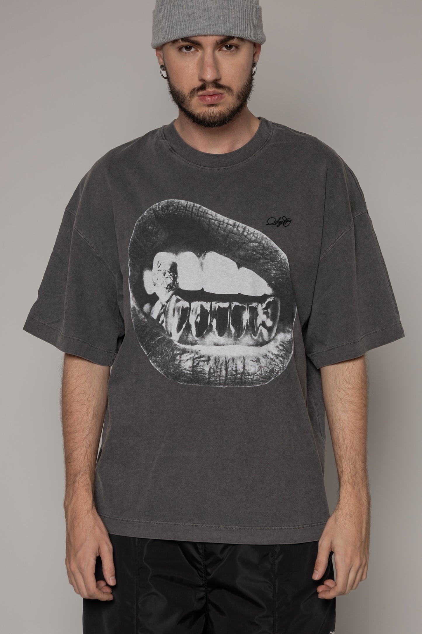 Oversized The Art Mouth-Gris