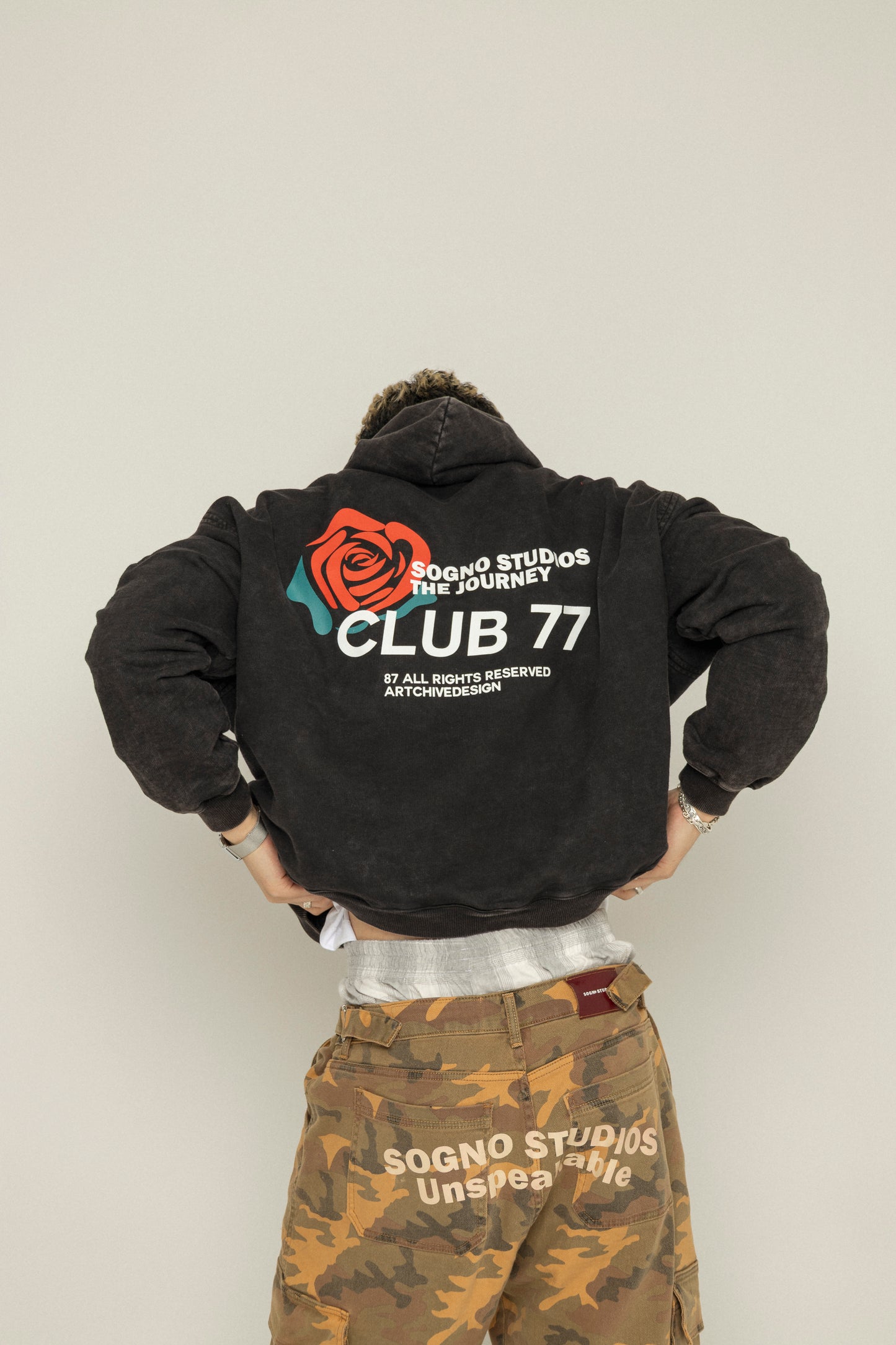 Buzo Club 77-Negro/Desgastes